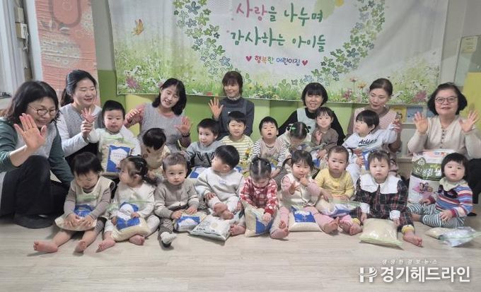 안성시동부무한돌봄네트워크팀, 행복한어린이집과 '사랑의 쌀' 나눔