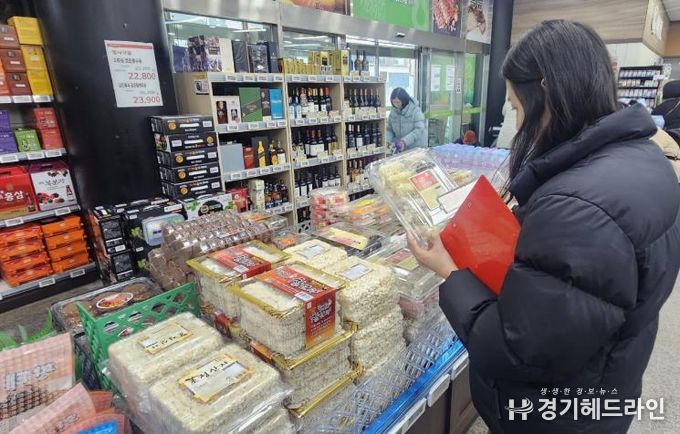 분리배출 표시 규격 여부 등 집중점검 장면