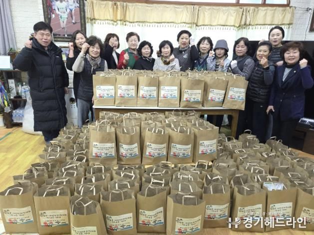 연천군 여성단체협의회, 명절맞이 떡 나눔 행사 펼쳐