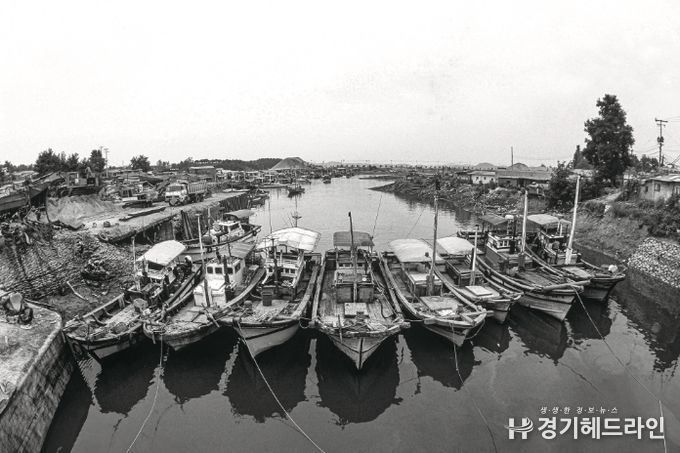 1993년도 안산시 사리포구 전경, 시화방조제 공사 직전의 어촌 풍경 모습