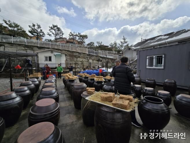 동두천시 생연1동 주민자치회, ‘정월 맞이 전통 장 담그기’ 행사 성료