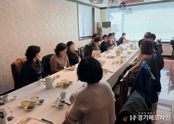 수원시 장안구 정자2동 주민자치회, 주민자치센터 강사·수강생 간담회 개최