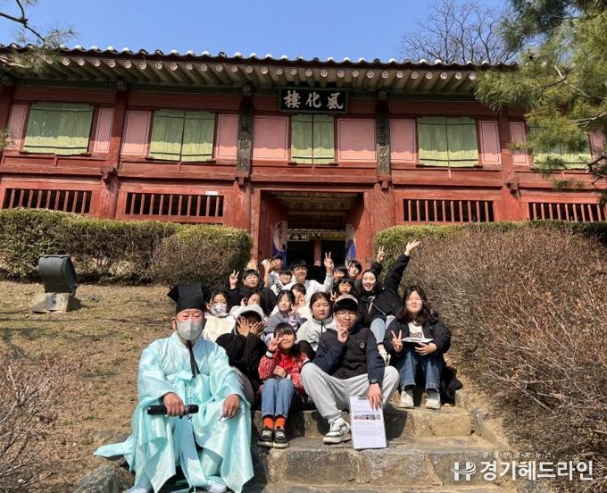 안성 청소년들, 지역 문화유산 탐방으로 굿즈 아이디어를 찾는다