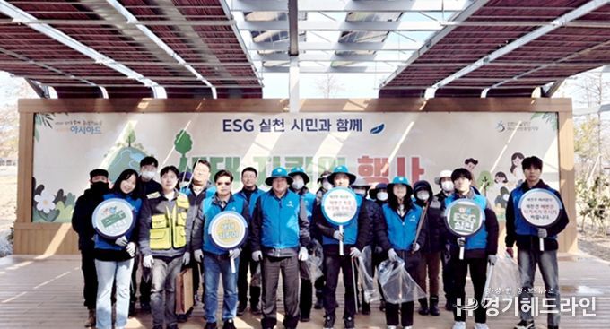 인천시설공단(이사장 김재보) 아시아드주경기장이 지난 20일, 봄을 맞아 심곡천 일대에서 ESG 경영 실천을 위한 플로깅 활동과 경기장 주변 환경 정비를 진행했다.
