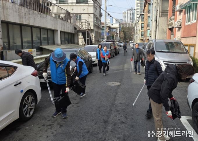 고양시 성사2동 주민자치회, ‘깨끗한 마을 만들기 위한 환경 정화활동’ 실시