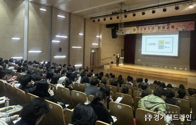 1일 상록구청 상록시민홀에서 '장기요양기관 종사자 대상 인권교육'이 진행중이다