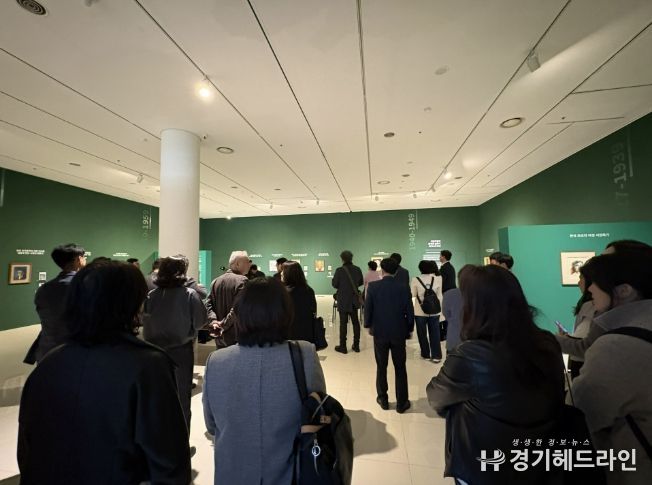 《FACE : 문인 - 시대를 담은 얼굴들》 전시장 관람 사진