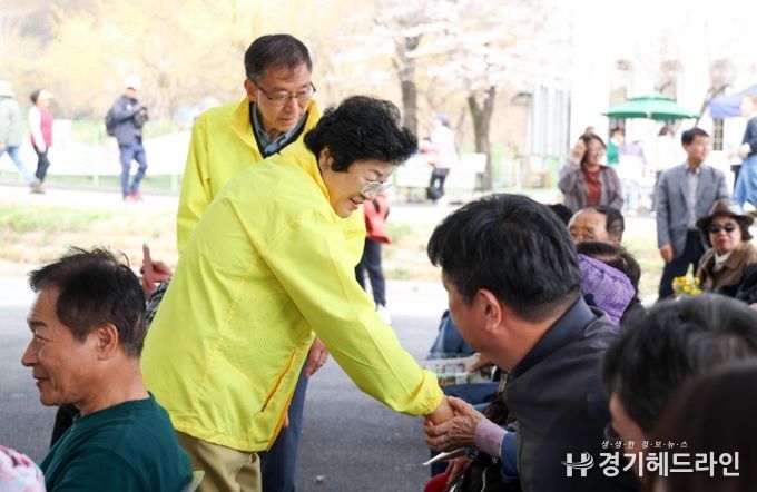 만개한 산수유와 함께한 봄, 제27회 이천백사산수유꽃축제 성황리 마무리