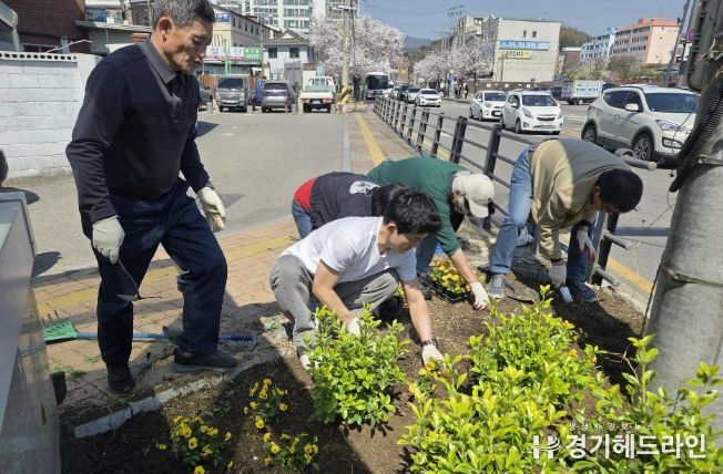 수원시 장안구 파장동 주민자치회, ‘주민 손길로 가꾼 손바닥정원’ 새단장